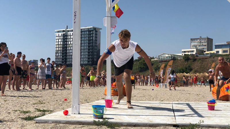 FUN IN THE SUN | Războinicii de la Survivor Rom&acirc;nia, traseu spectaculos cu turiștii de pe plaja din Constanța