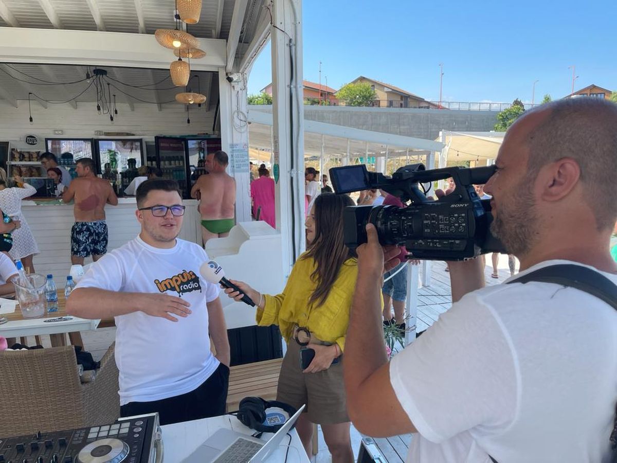 Fun in the sun | Bară la Bară. Ediţie specială de „Mașina Timpului” pe plaja din Constanța