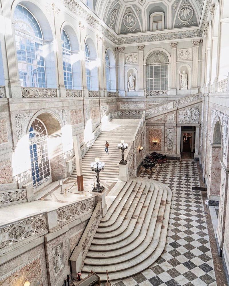 Cele mai frumoase locuri pe care să le vizitezi în Napoli. FOTO