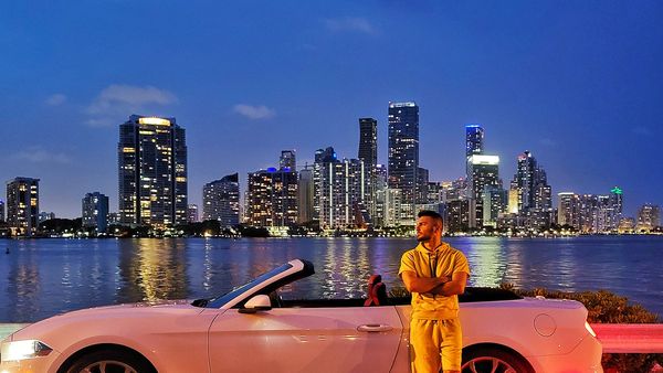 Ce afaceri are Andy Popescu. Bucureșteanul care face videoclipuri virale pe Youtube