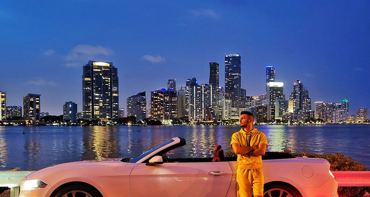 Ce afaceri are Andy Popescu. Bucureșteanul care face videoclipuri virale pe Youtube