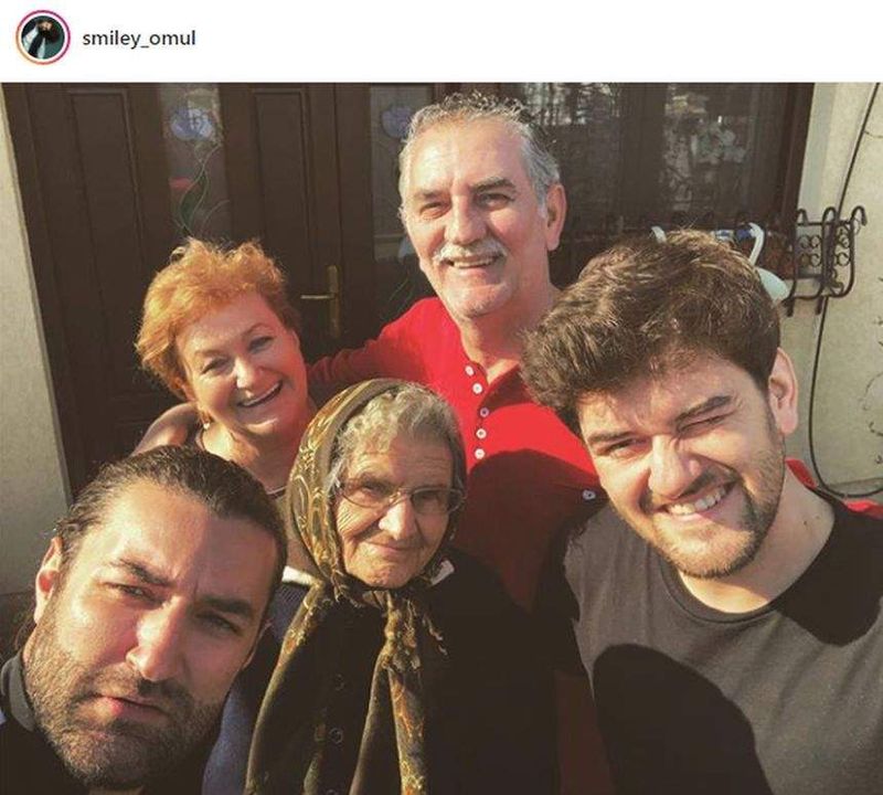 Smiley, dezvăluiri emoționante despre relația cu părinții și fratele lui mai mic