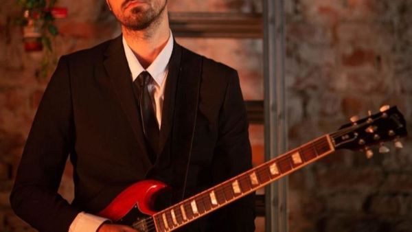 Liviu Teodorescu a lansat piesa ”Praf de stele”