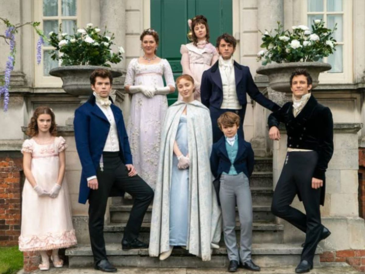 Filmările pentru al doilea sezon ”Bridgerton” au fost reluate după depistarea unor cazuri de coronavirus: