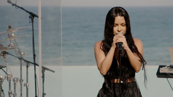 INNA a lansat o versiune live a piesei "Flashbacks”