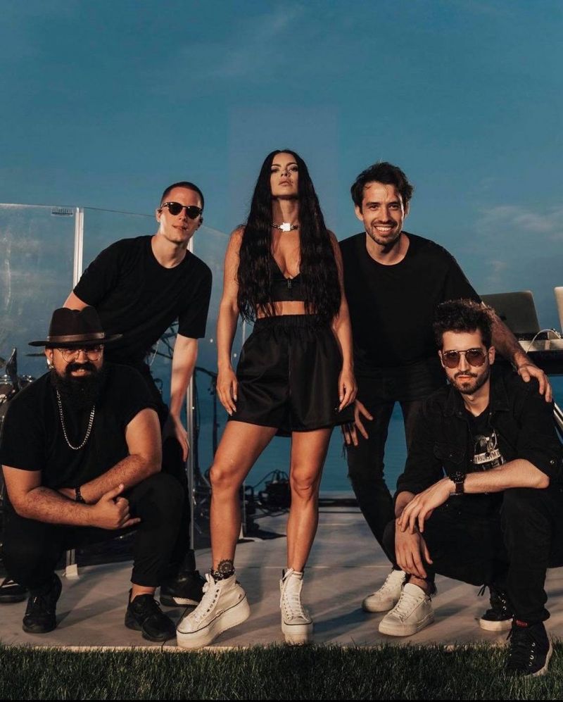 INNA a lansat o versiune live a piesei Flashbacks