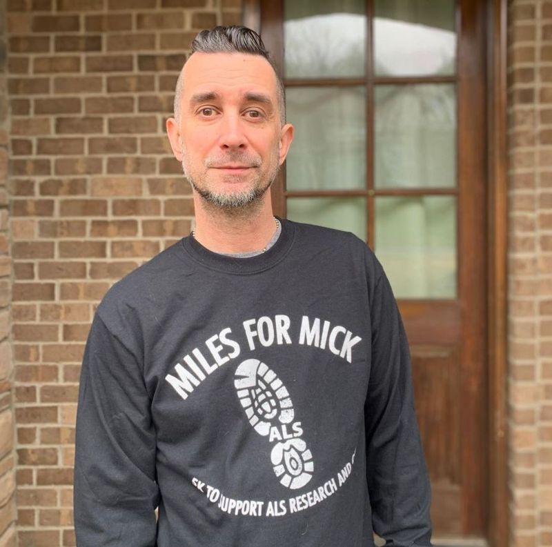 Pete Parada, bateristul trupei americane The Offspring, dat afară pentru că refuză să se vaccineze