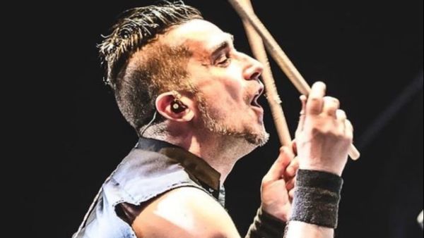 Pete Parada, bateristul trupei americane The Offspring, dat afară pentru că refuză să se vaccineze