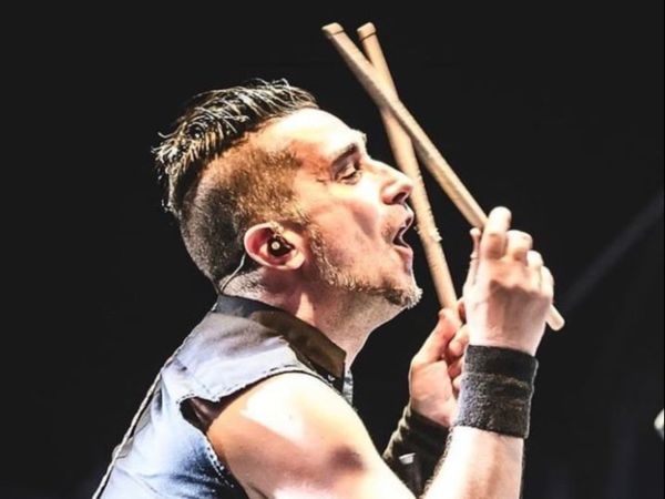 Pete Parada, bateristul trupei americane The Offspring, dat afară pentru că refuză să se vaccineze