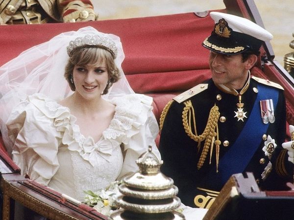 După 40 de ani de la căsătoria prințului Charles cu prințesa Diana, o felie din tortul de nuntă va fi scoasă la licitație
