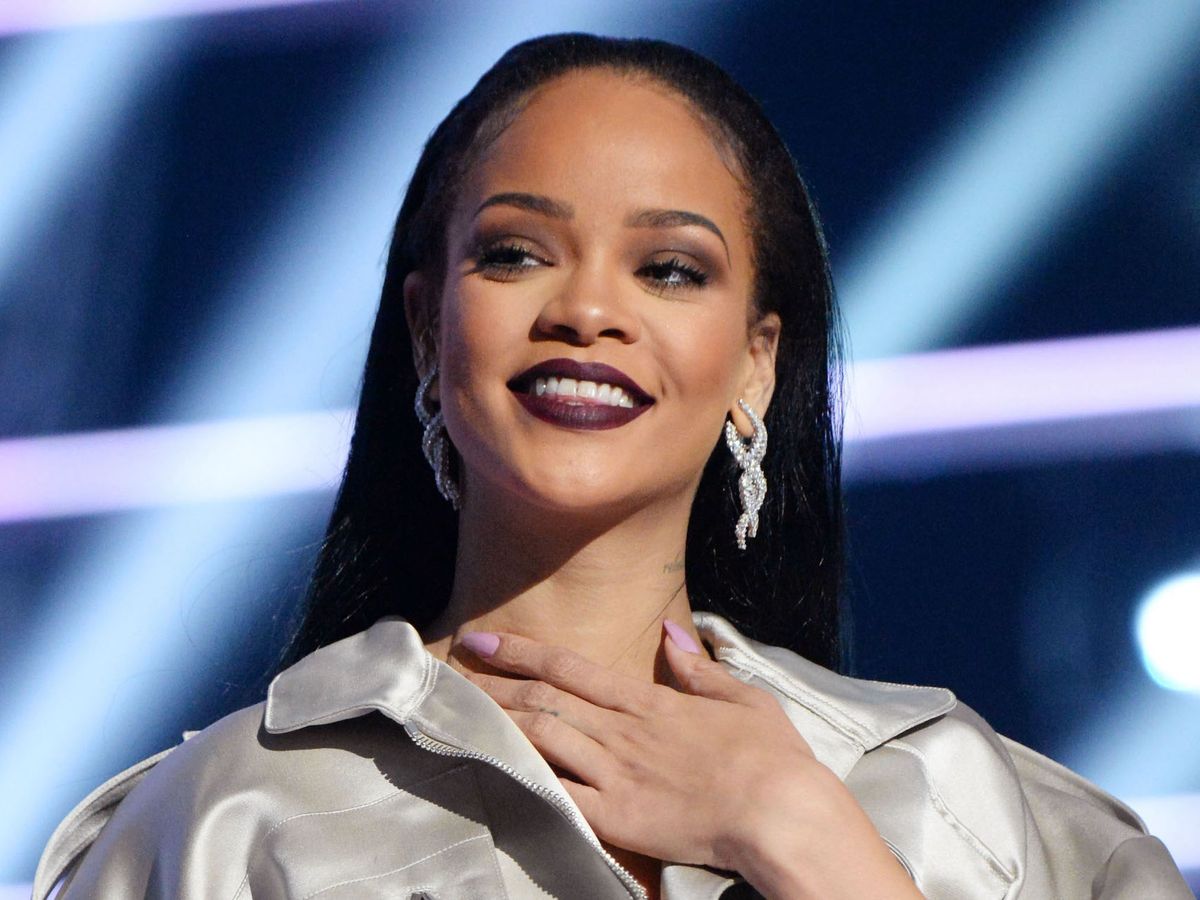 Rihanna este oficial miliardară! Vedeta a fost desemnată cea mai bogată cântăreață din lume