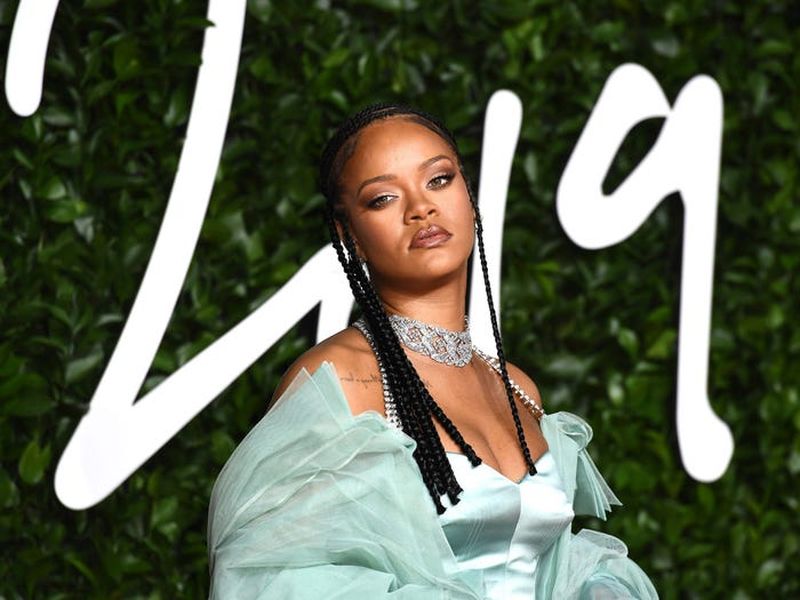 Rihanna este oficial miliardară! Vedeta a fost desemnată cea mai bogată cântăreață din lume