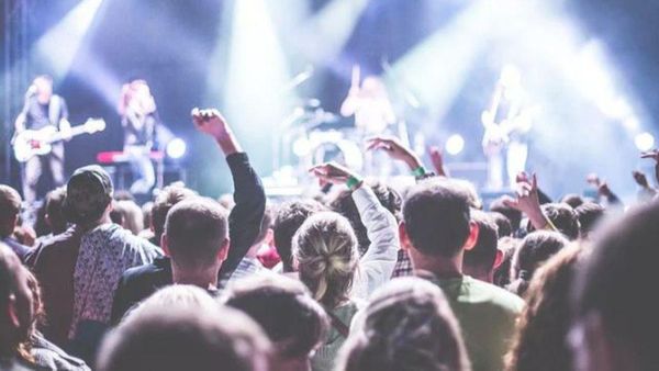 2.300 de persoane, testate pozitiv cu coronavirus după ce au participat la festivalurile de muzică din Catalonia