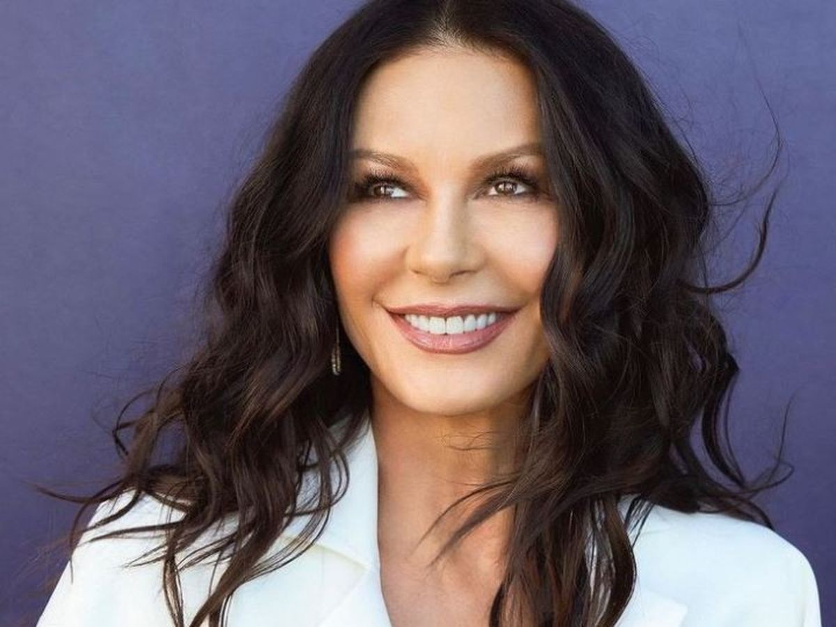 Actrița Catherine Zeta-Jones o va interpreta pe Morticia în noul serial despre familia Addams