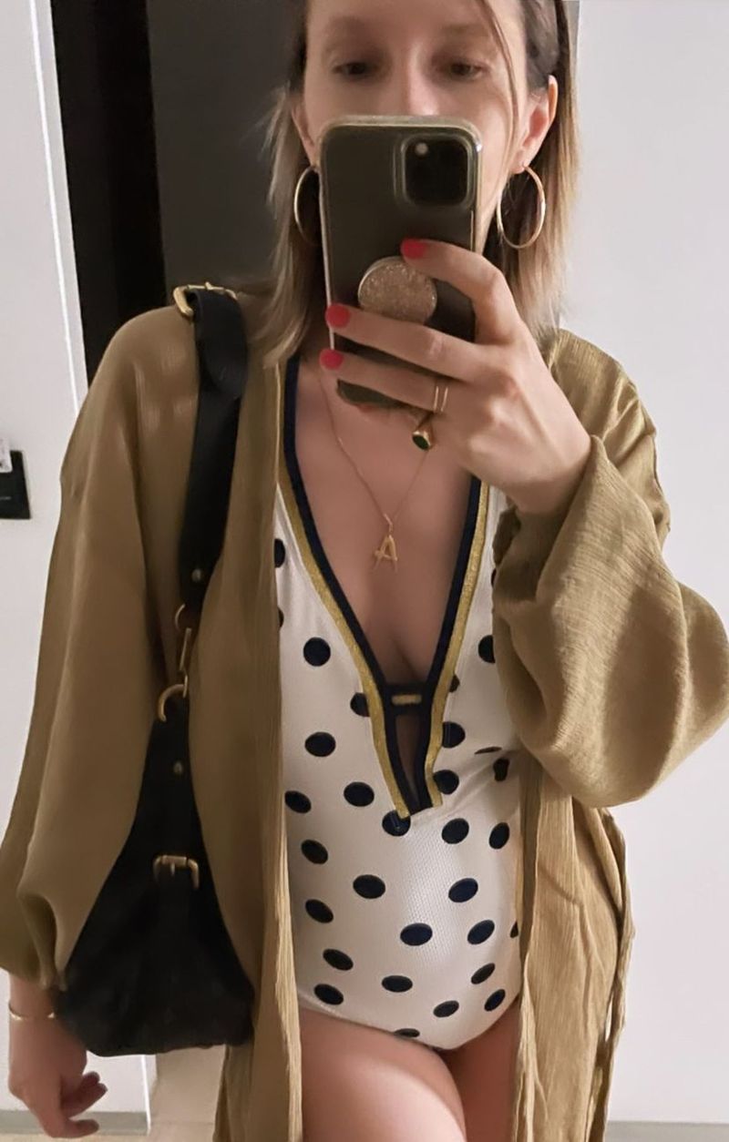 Adela Popescu, prima imagine în costum de baie, după ce a născut pentru a treia oară