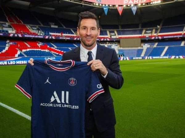 După plecarea de la Barcelona Lionel Messi a semnat cu Paris Saint-Germain