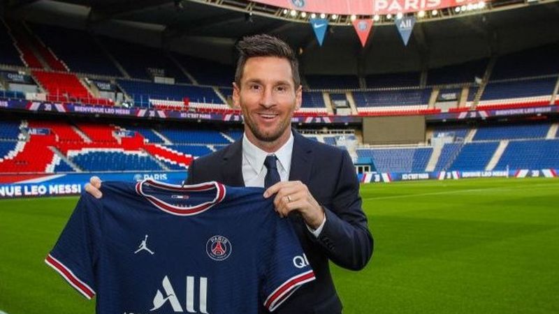 După plecarea de la Barcelona Lionel Messi a semnat cu Paris Saint-Germain