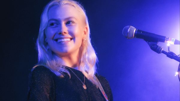 Phoebe Bridgers a lansat o nouă versiune a piesei emblematice "Nothing Else Matters" din repertoriul trupei Metallica - VIDEO