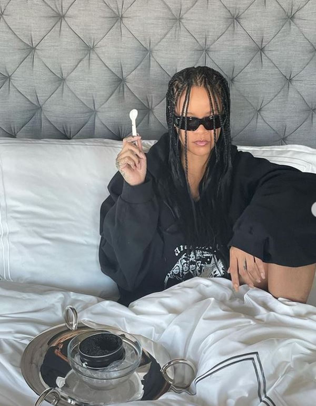 Caviar la micul dejun? Why not! Rihnna a sărbătorit așa după succesul în afaceri