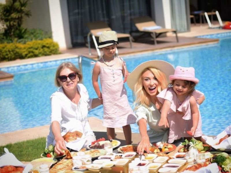 Andreea Bălan, despre vacanța petrecută cu cele două fiice ale sale