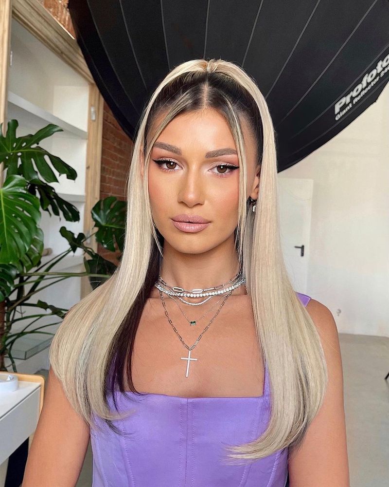 Alina Eremia a lansat o versiune live a piesei Arde