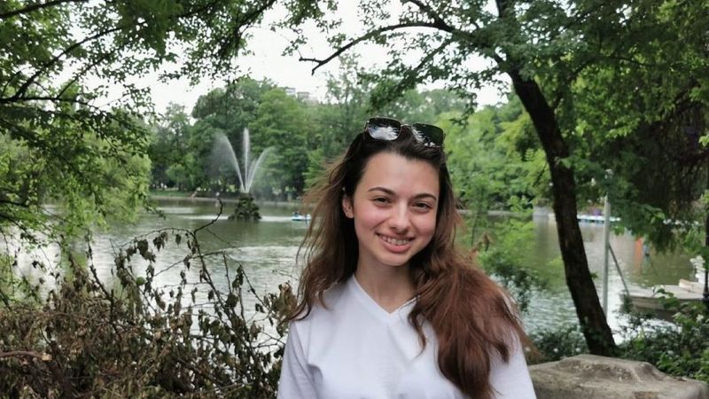 Laura Bretan, o nouă performanță! Artista primește Discul de Aur pentru v&acirc;nzările albumului "World I See"