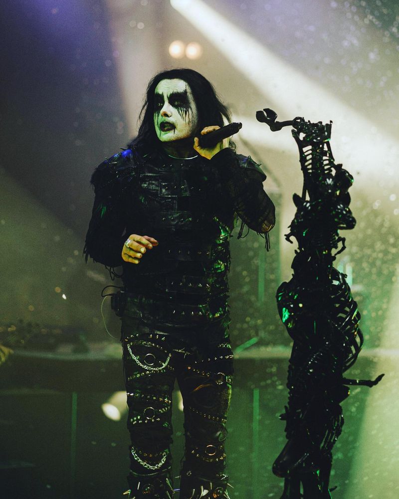 Ed Sheeran se pregătește pentru o posibilă colaborare cu solistul Cradle of Filth, Dani Filth: ”Am fost invitat la el acasă”