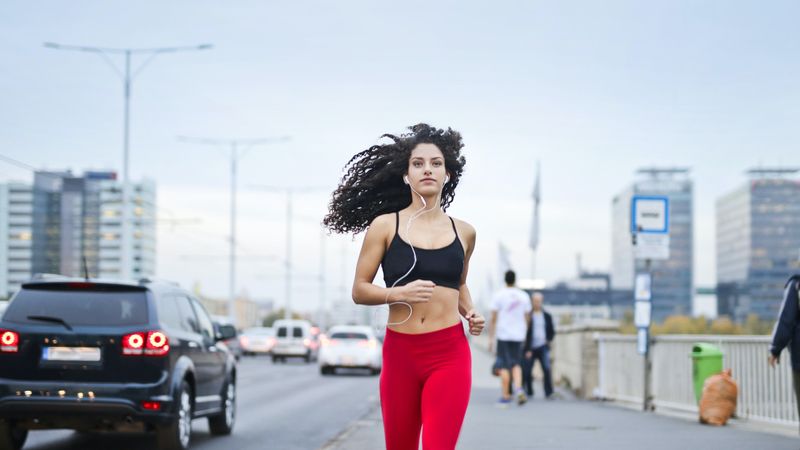 5 melodii potrivite ca să faci mișcare