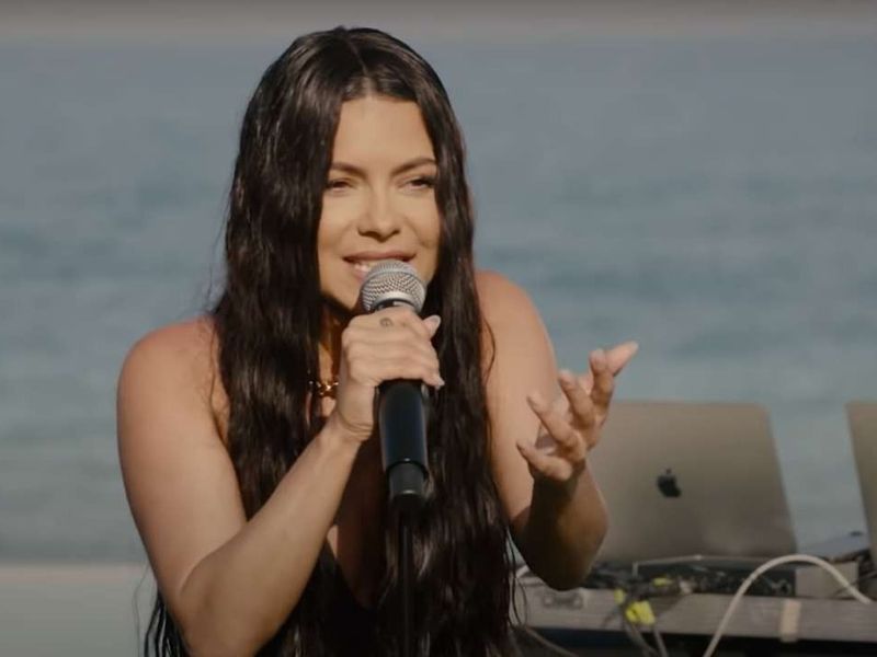 INNA a lansat o versiune live a piesei De dragul tău