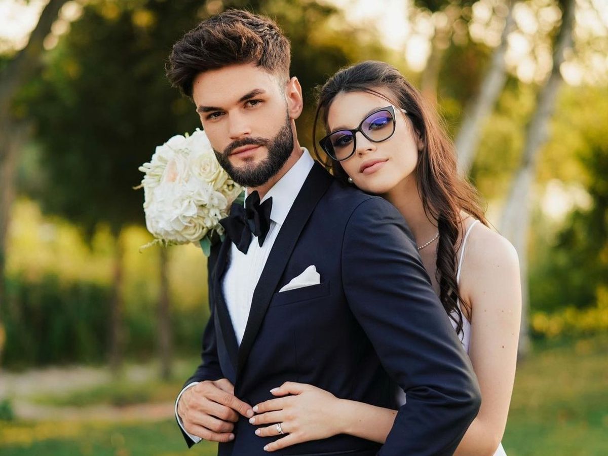 Edward Sanda, reacție acidă la părerile fanilor! Artistul și soția sa, Cleopatra Stratan, criticați că nu au respectat tradițiile a nuntă: ”E alegerea noastră să nu ținem cont”