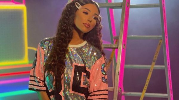 Shondy a lansat videoclipul piesei &rdquo;Hai să ne vedem mai rar&rdquo;