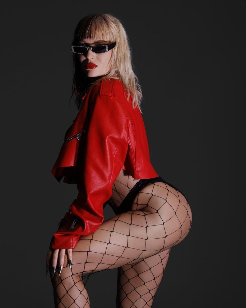 Delia, apariție incendiară pe Instagram! Artista și-a scos formele la vedere și și-a uimit fanii