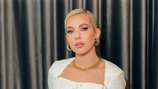 Lidia Buble, ipostaze incendiare pe rețelele sociale! Vedeta s-a fotografiat acoperită doar de un prosop