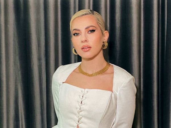 Lidia Buble, ipostaze incendiare pe rețelele sociale! Vedeta s-a fotografiat acoperită doar de un prosop