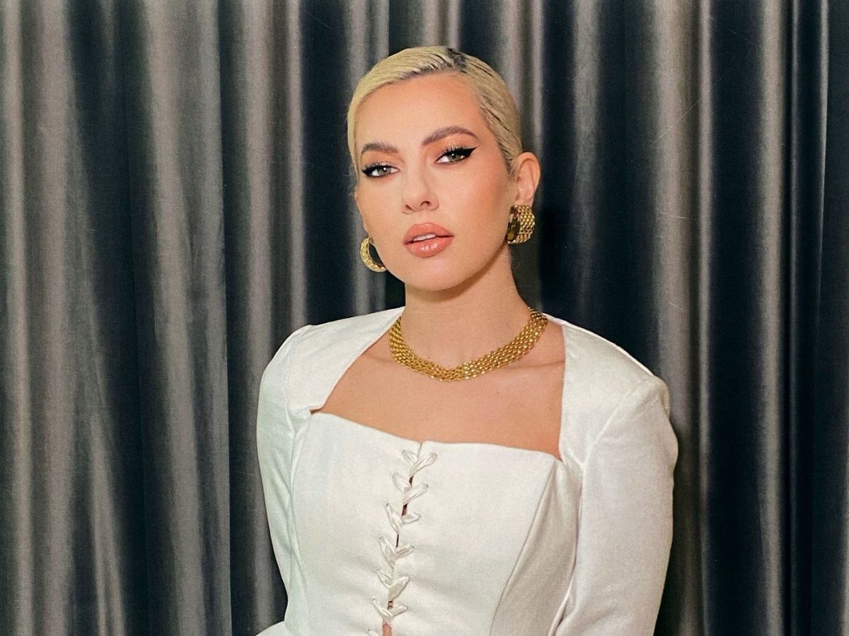 Lidia Buble, ipostaze incendiare pe rețelele sociale! Vedeta s-a fotografiat acoperită doar de un prosop