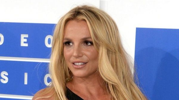  Avocatul lui Britney Spears susţine că tatăl artistei, Jamie Spears, pretinde 2 milioane de dolari pentru a renunţa la tutelă