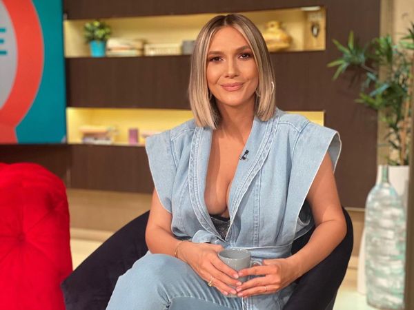 Prin ce a trecut Adela Popescu, &icirc;nainte să revină pe micile ecrane: &rdquo;Mă trezeam noaptea cu un gol &icirc;n stomac&rdquo;