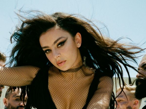 Charli XCX a lansat piesa &rdquo;Good Ones&rdquo; - VIDEOCLIP