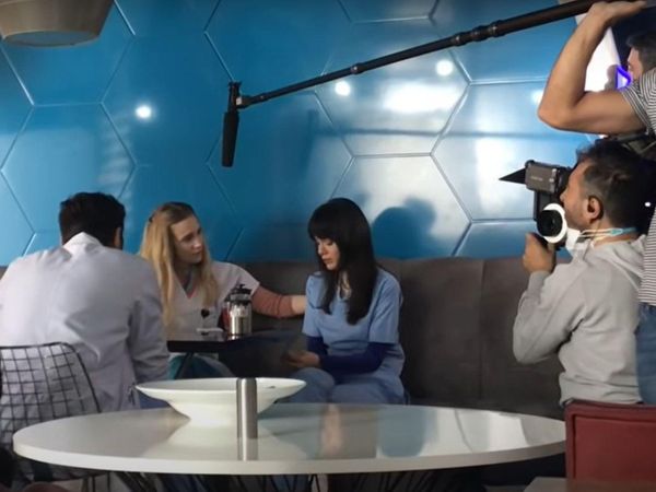 Primele imagini din culisele serialului turcesc &rdquo;Doctorul minune&rdquo;! Ce fac protagoniștii &icirc;n pauzele dintre filmări