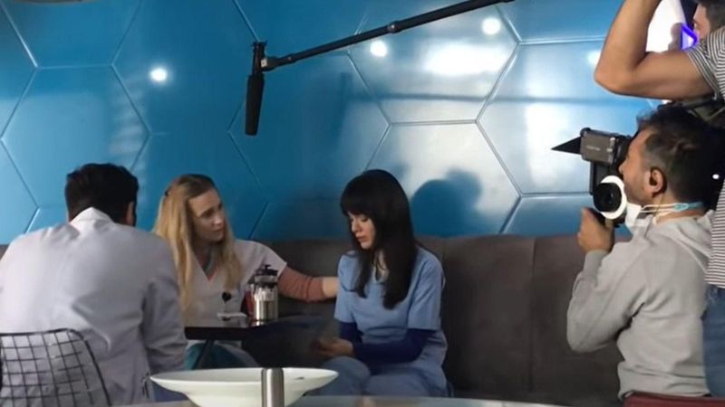 Primele imagini din culisele serialului turcesc &rdquo;Doctorul minune&rdquo;! Ce fac protagoniștii &icirc;n pauzele dintre filmări