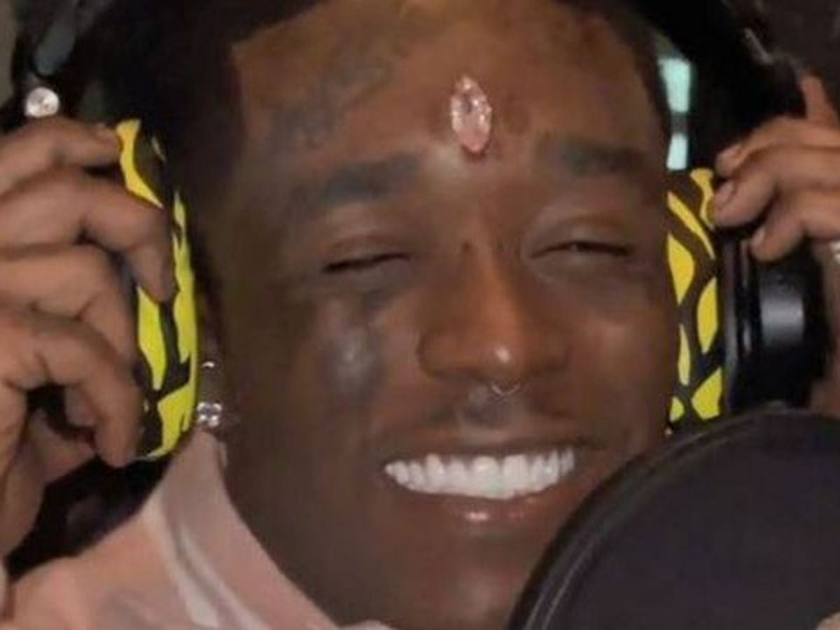 Diamantul de 24 de milioane de dolari al rapper-ului Lil Uzi Vert a fost smuls în timpul unui concert 