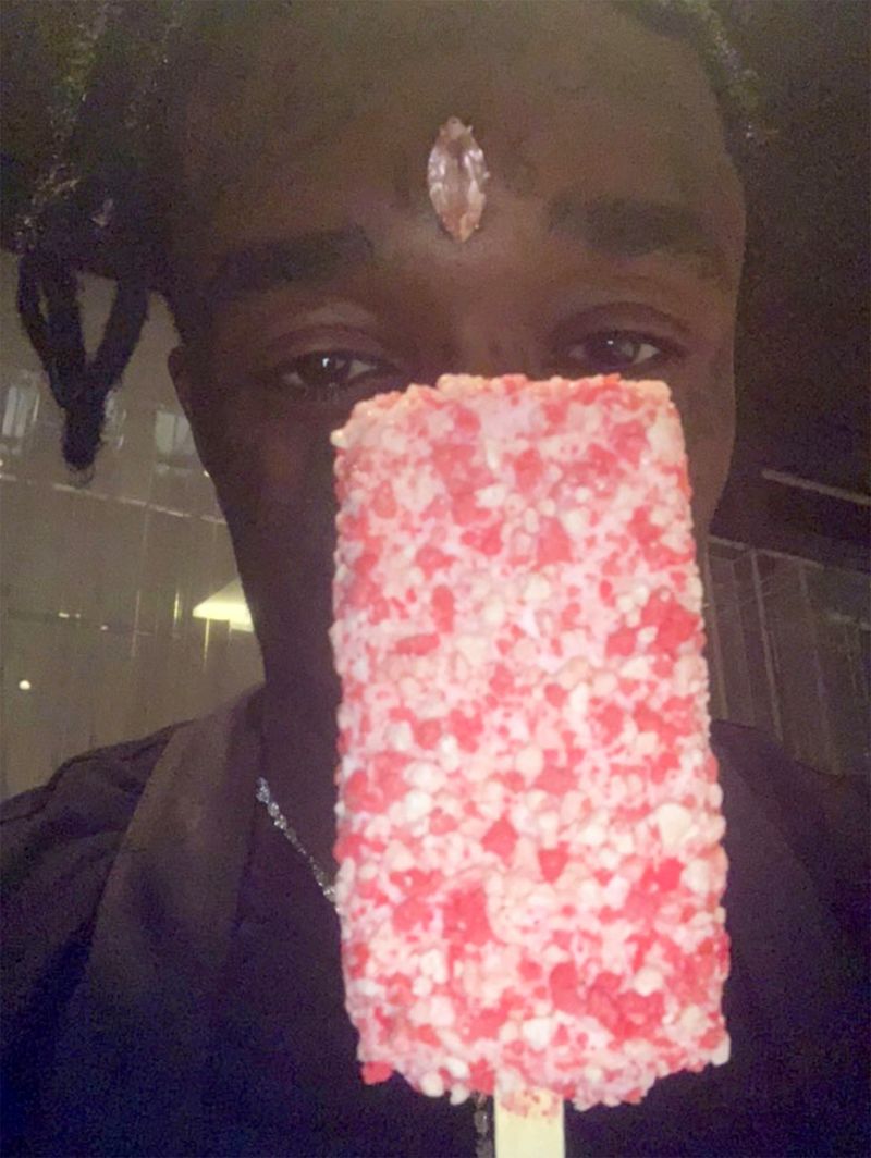 Diamantul de 24 de milioane de dolari al rapper-ului Lil Uzi Vert a fost smuls în timpul unui concert 