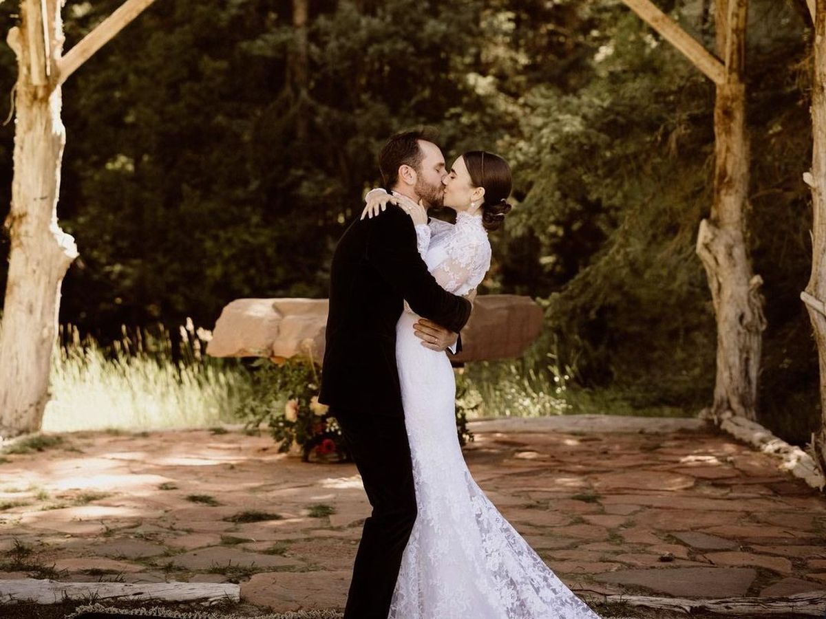 Lily Collins, actrița principală din Emily in Paris, s-a căsătorit