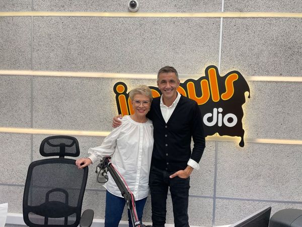 Ediție specială &bdquo;Invitatul de 12&rdquo;. De ziua sa, Cosmin Cernat devine chiar el invitatul emisiunii sale. Teo Trandafir &icirc;l va intervieva