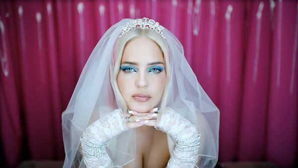 ANNE MARIE - Kiss My (Uh Oh)