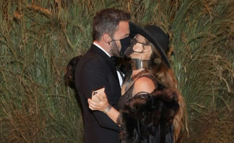  Jennifer Lopez și Ben Affleck, sărut pasionalla Met Gala 2021