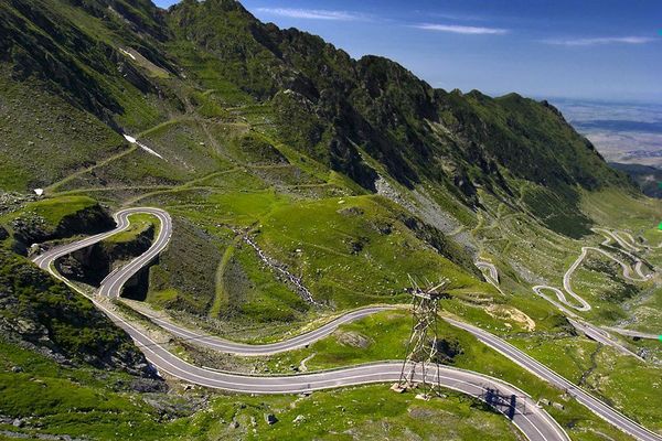 Ce obiective turistice se află pe traseul către Transfăgărășan