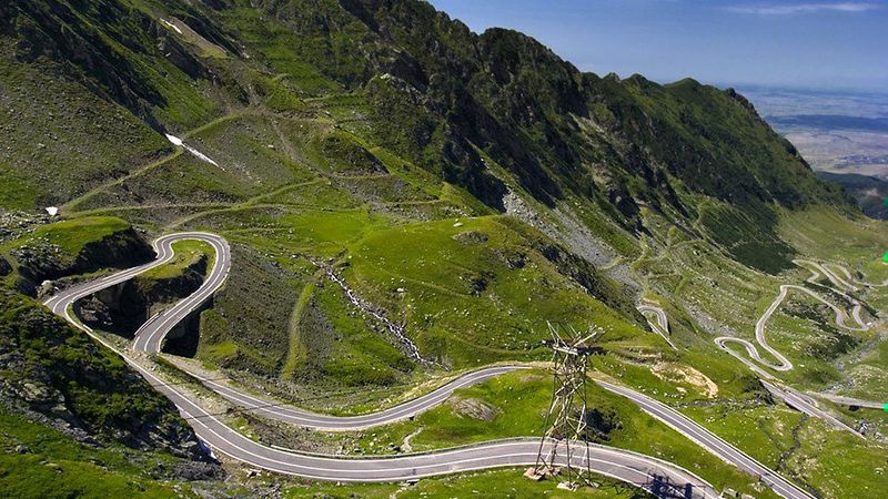 Ce obiective turistice se află pe traseul către Transfăgărășan