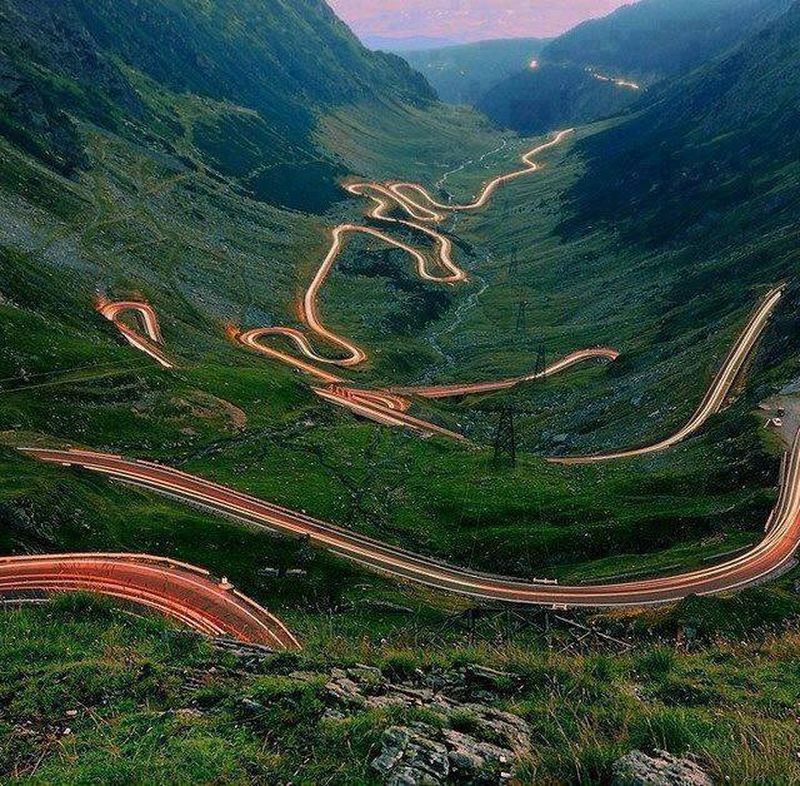 Ce obiective turistice se află pe traseul către Transfăgărășan