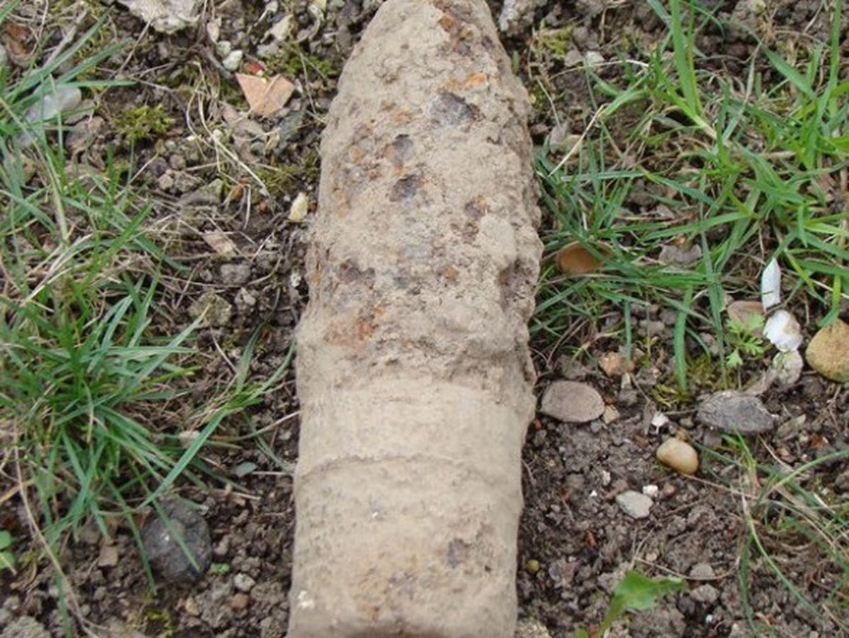 Audio. Dimineața Nebună | Un bărbat din Neamț a dus un proiectil dintr-o pădure la poliție